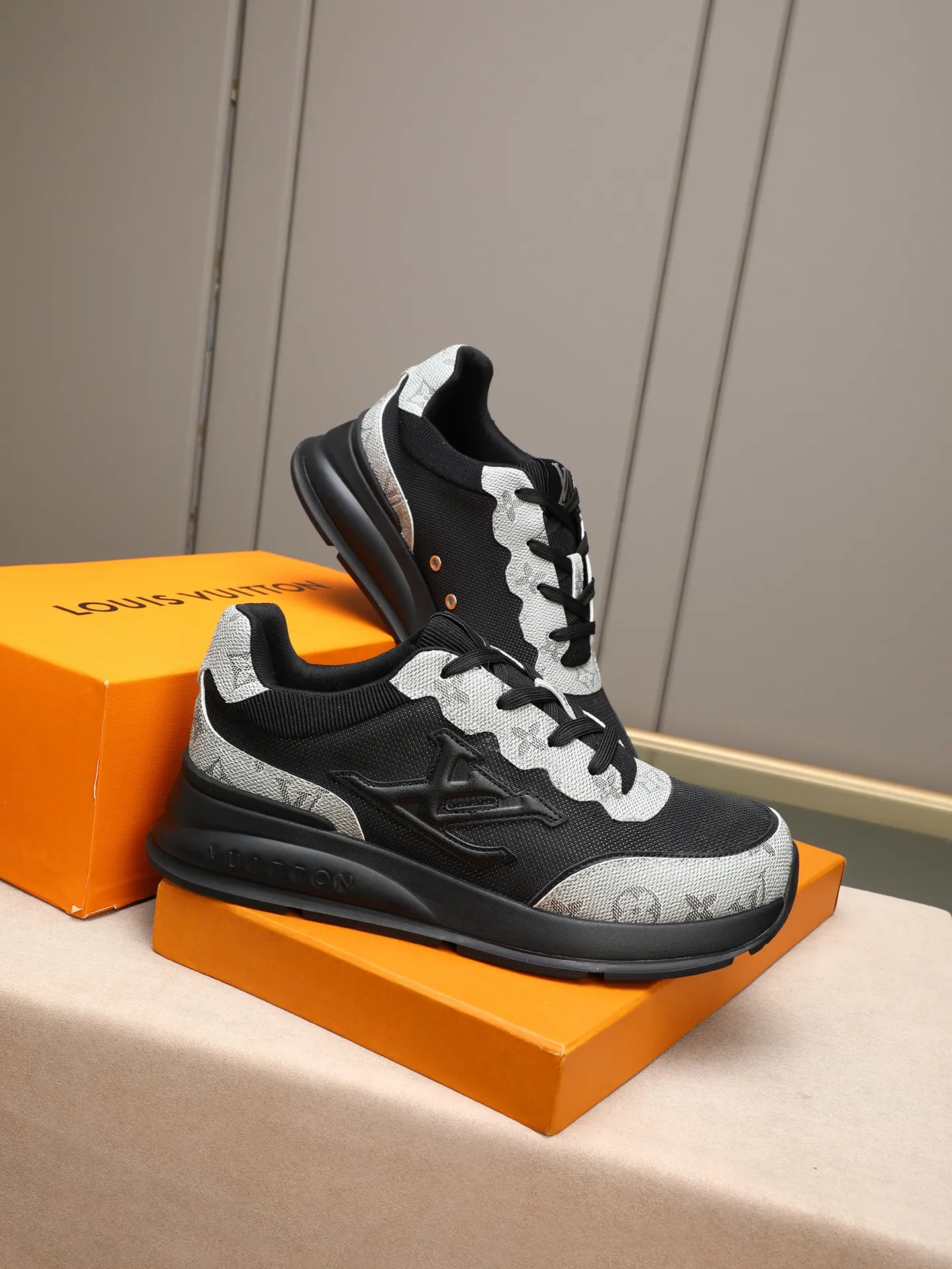 Men's shoes 💰460 Brand: LOUIS VUITTON Louis Vuitton LV Size: 38 39 40 41 42 43 44 (45 customized) Fabric: original cowhide cowhide 🔸Inside of: mesh 🔺Sole: counter foam outsole